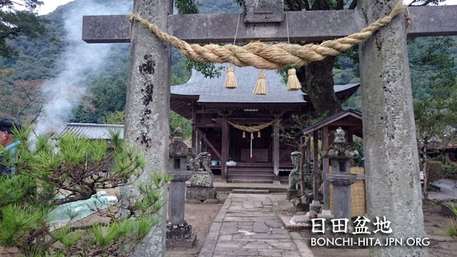 神社のしめ縄